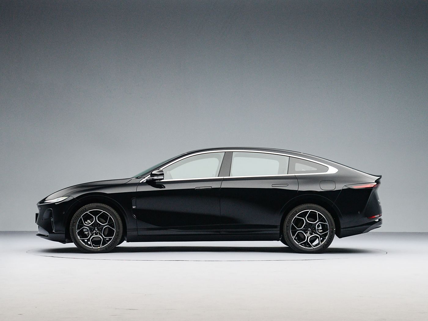 Hot Sell High Performance 2025 Changan QiYuan A07 Sedan with Sleek Design