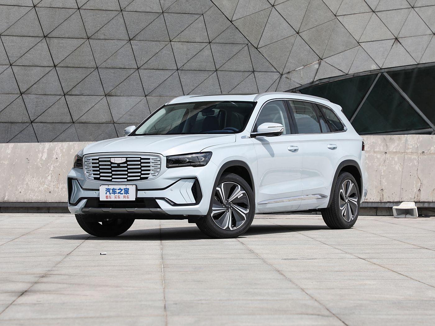 2025 Geely SUV 215 km/h High Performance Geely Car Monjara L Gasoline Car