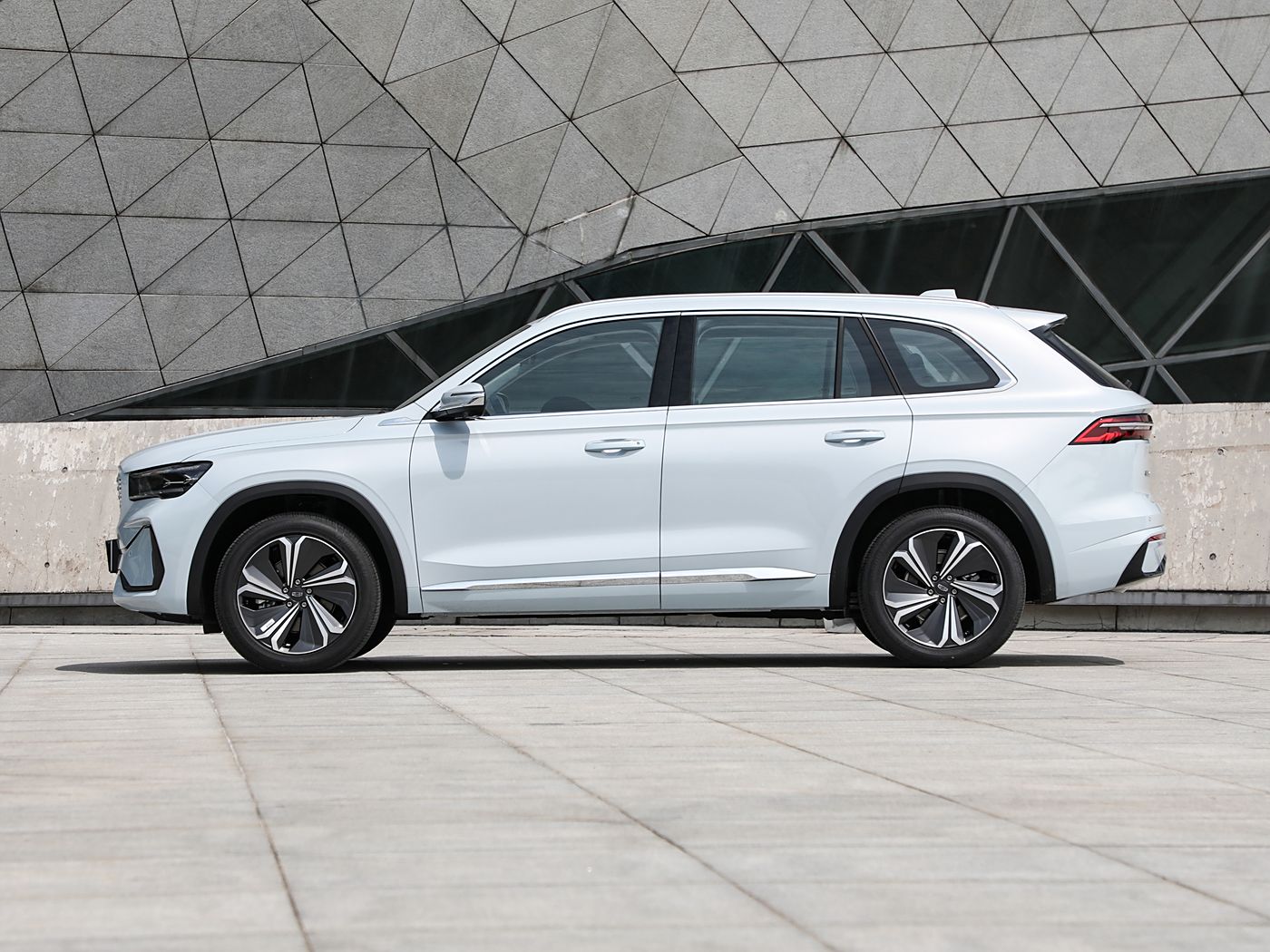 2025 Geely SUV 215 km/h High Performance Geely Car Monjara L Gasoline Car