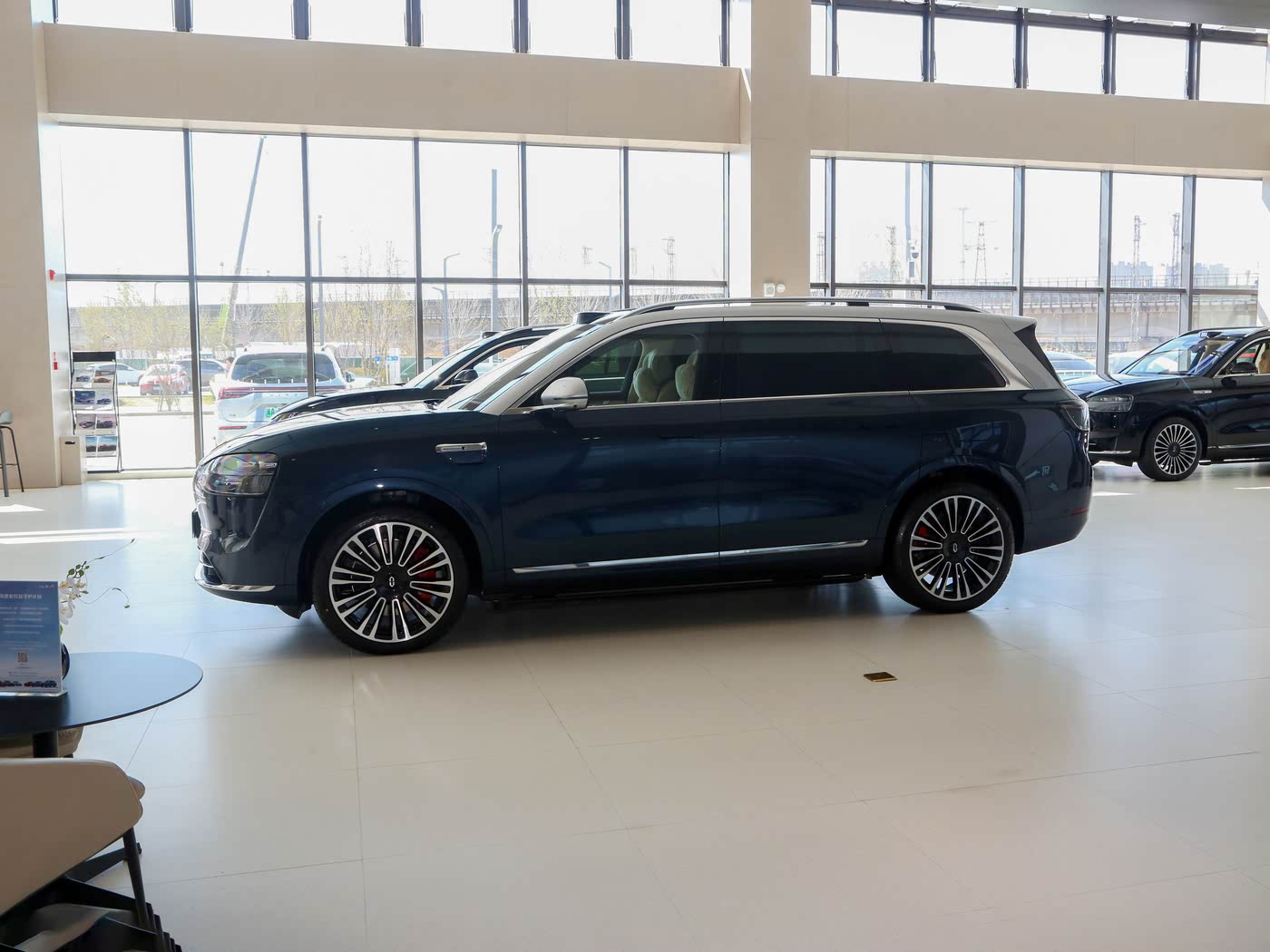 2024 AITO M9 Ultra EV Car 6-Seater New Energy Electric Vehicle Made in China