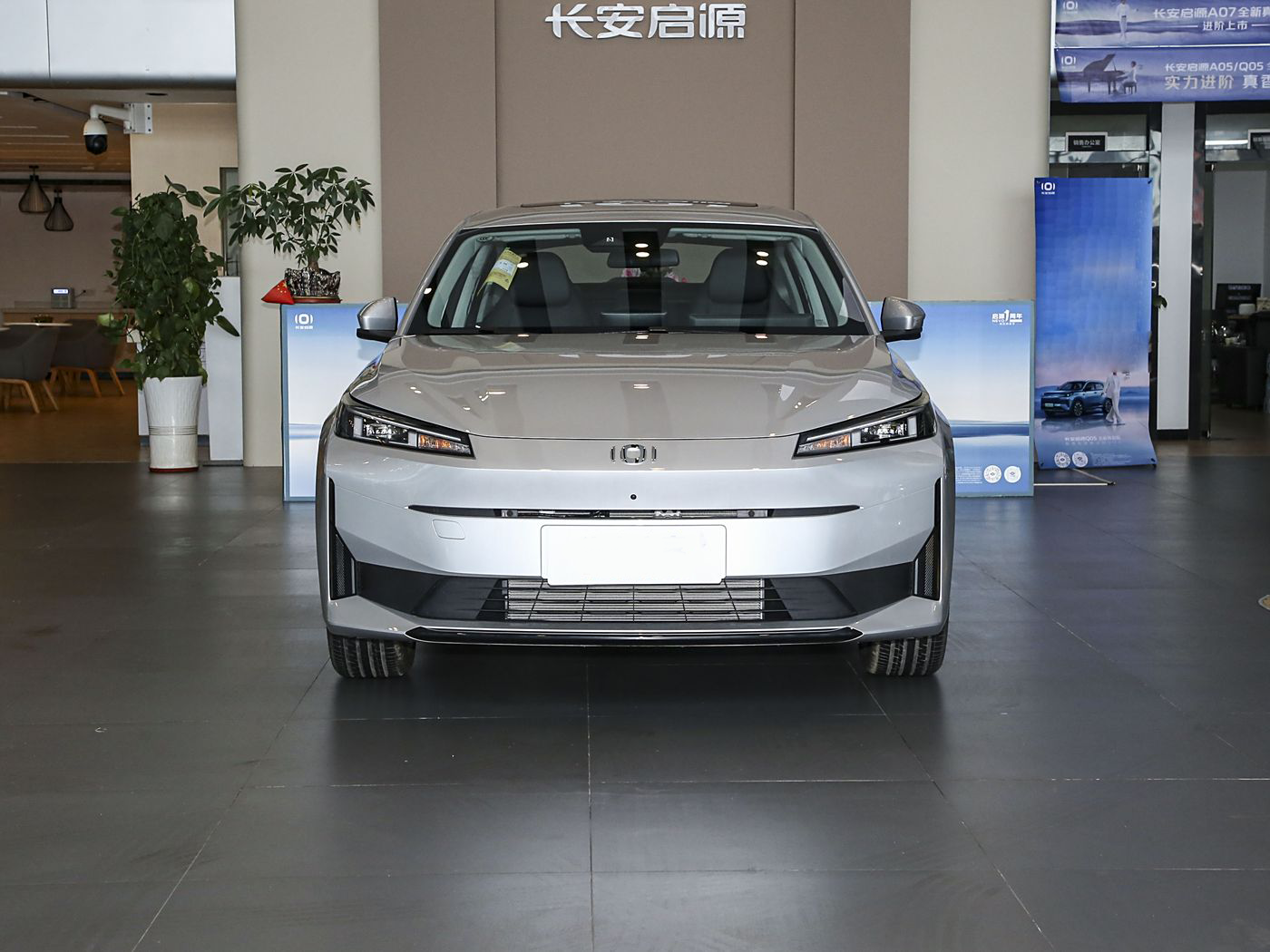 2025 Changan Qiyuan A05 New Energy Vehicle Cheap Electric Car with 1300km Long Range Ev Car