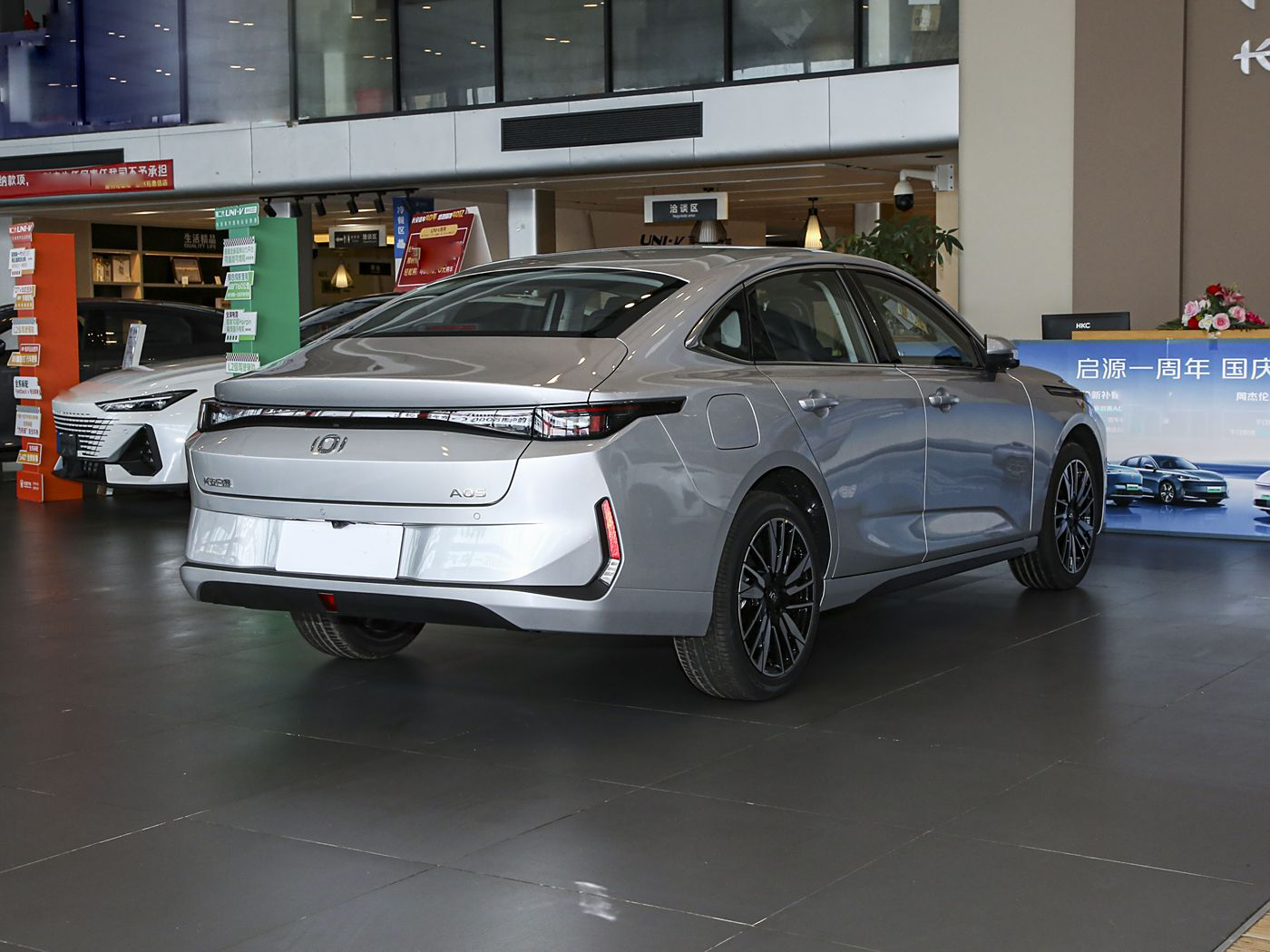 2025 Changan Qiyuan A05 New Energy Vehicle Cheap Electric Car with 1300km Long Range Ev Car