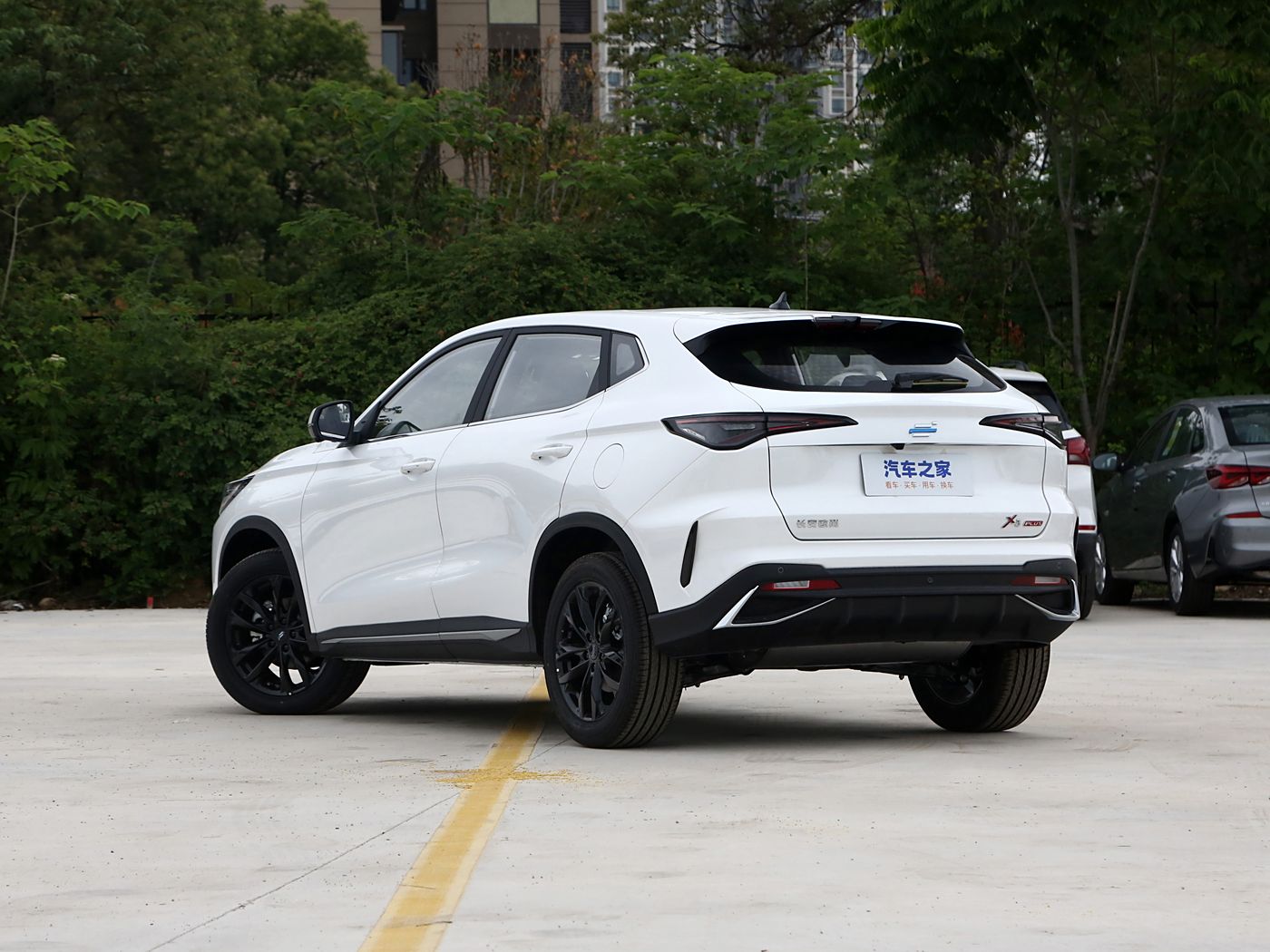 Changan Auchan Z6 IDD Luxury Compact SUV With 1.5T Hybrid Electric Fuel Cell Best Car in China