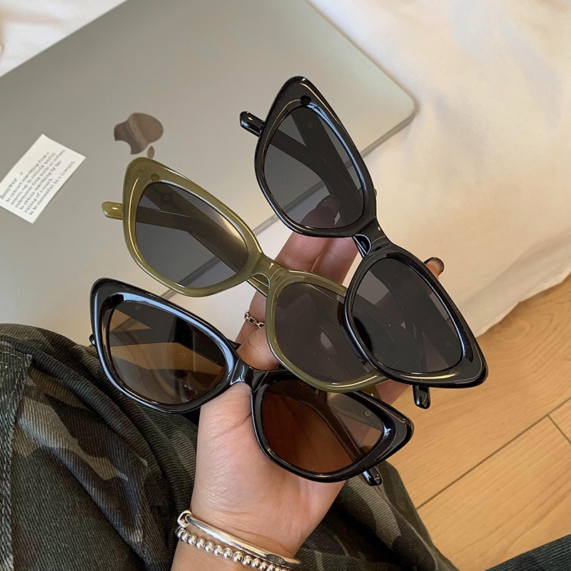 Jennie with the same sweet cool sunglasses high-grade Instagram hip hop cat eyes fashion drag sister sunglasses