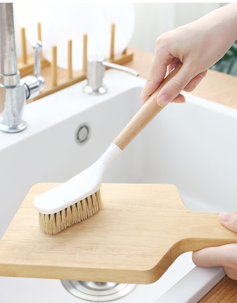 Multifunctional cleaning brush cleans artifacts