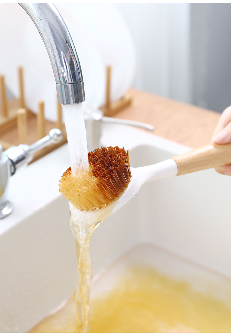 Multifunctional cleaning brush cleans artifacts